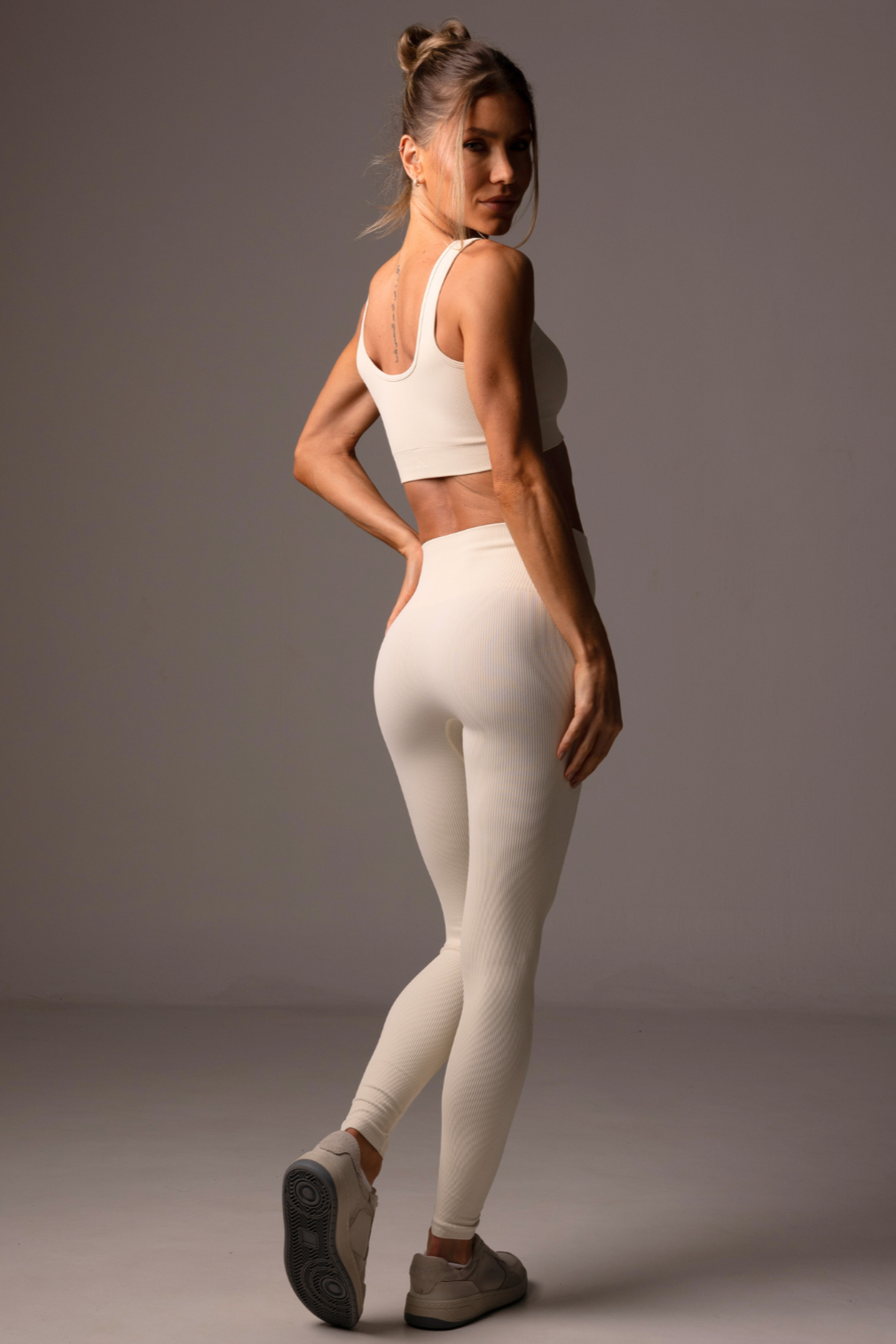 Top Outsider Seamless Butter