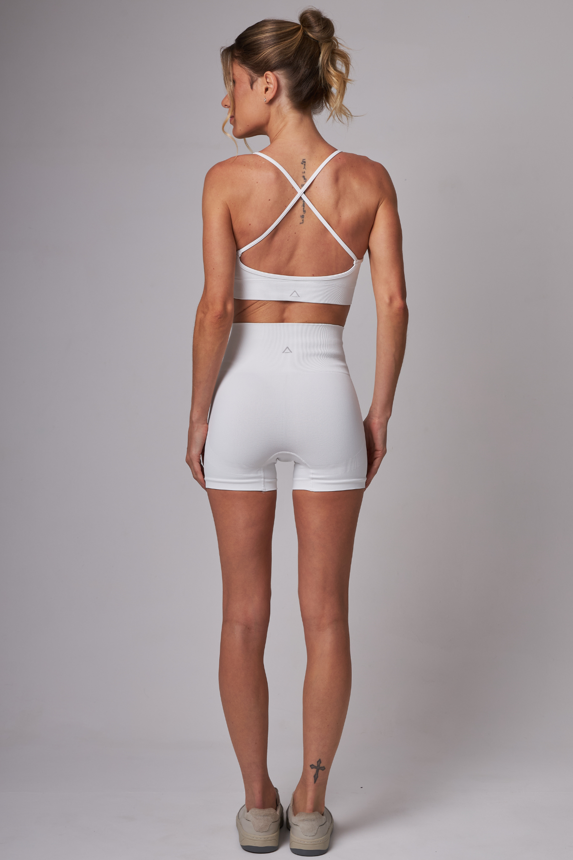 Short Pure Seamless Snow