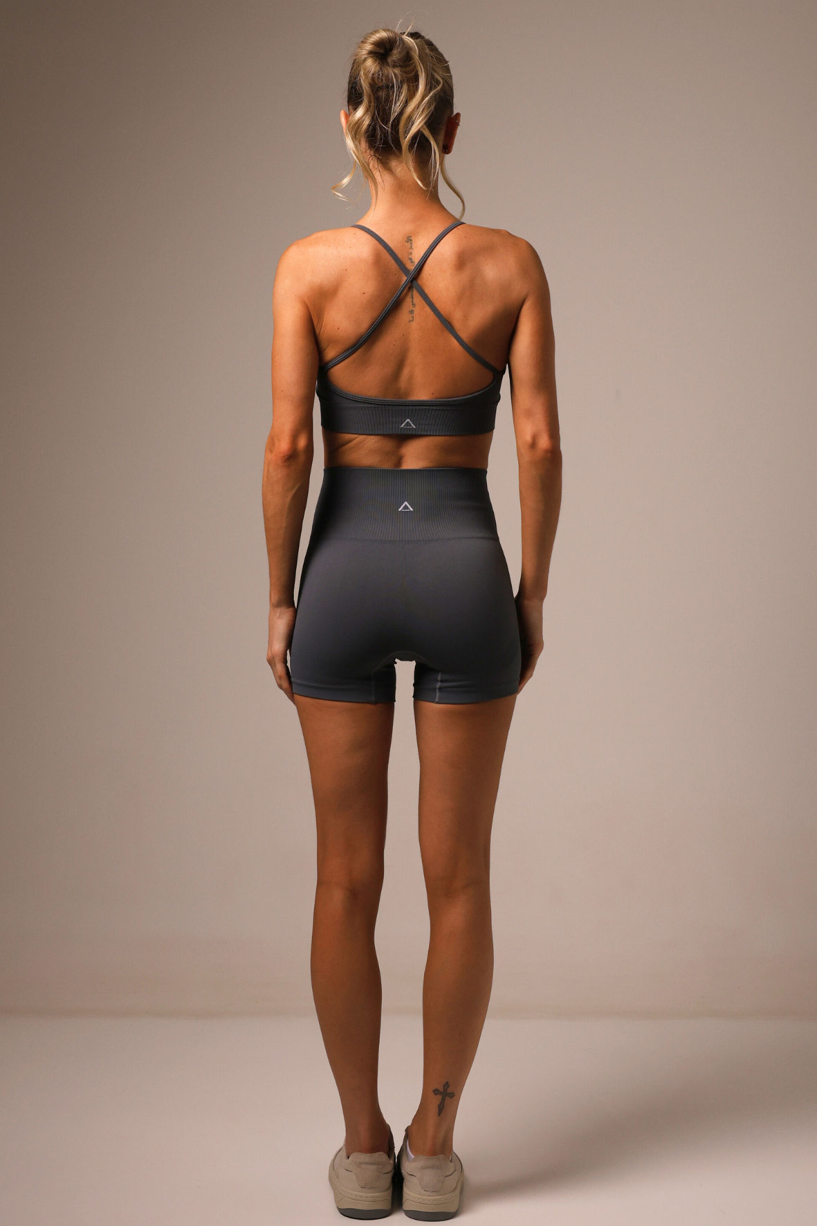 Short Pure Seamless Rhodium