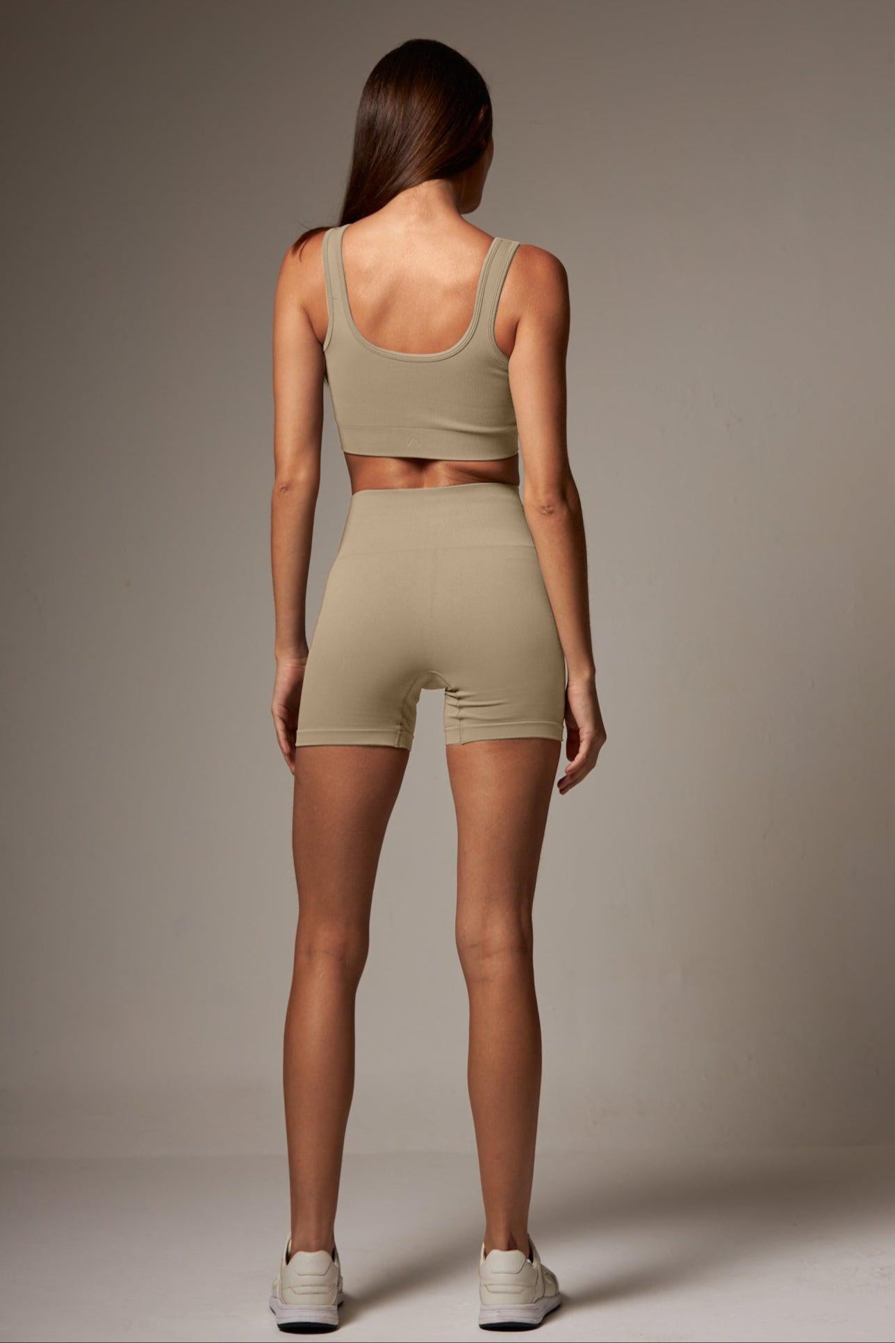 Short Outsider Seamless Nude Wheat