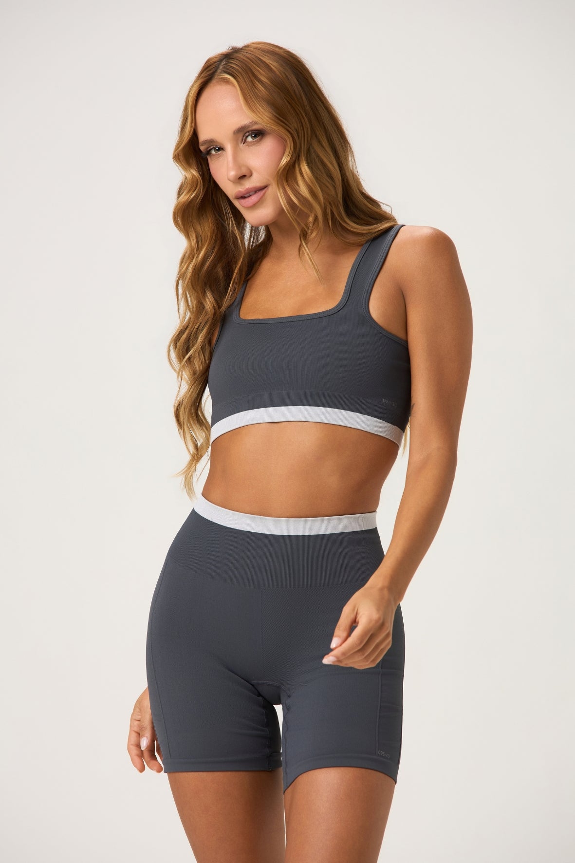 Short Stripe Seamless Magnet